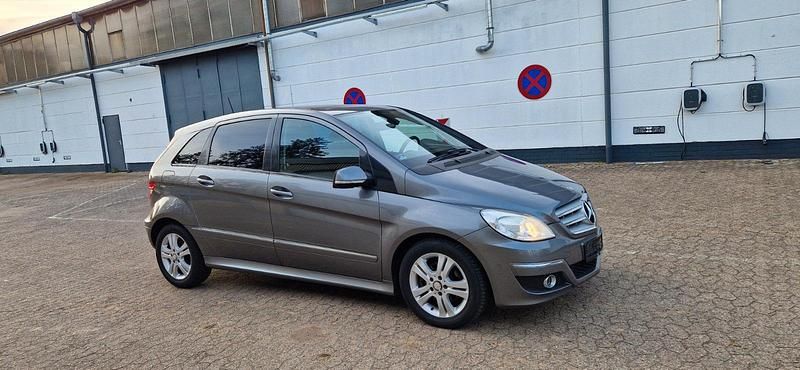 Gebraucht Mercedes B200 140 PS (102 kW) 2009 Grau Van / Kleinbus