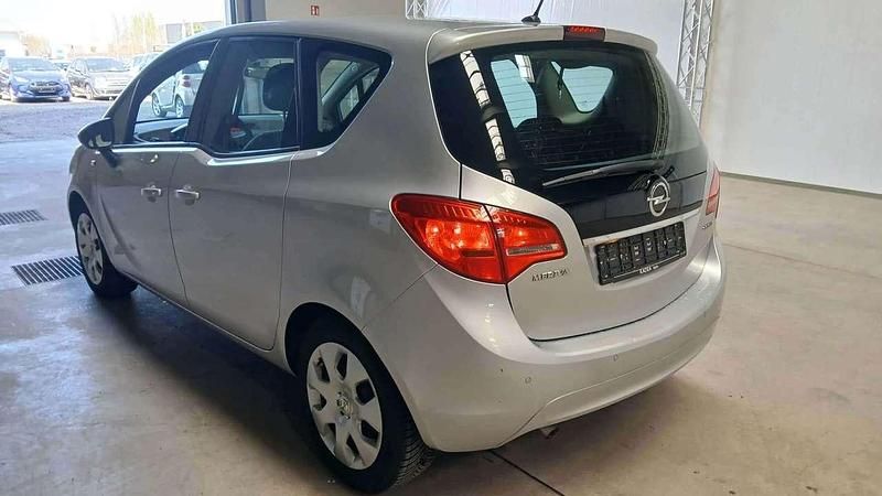 Używany Opel Meriva Edition 120 KM (88 kW) 2012 Srebrny Minivan