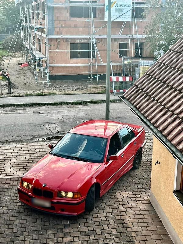 Gebraucht BMW 318 116 PS (85 kW) 2000 Rot Limousine