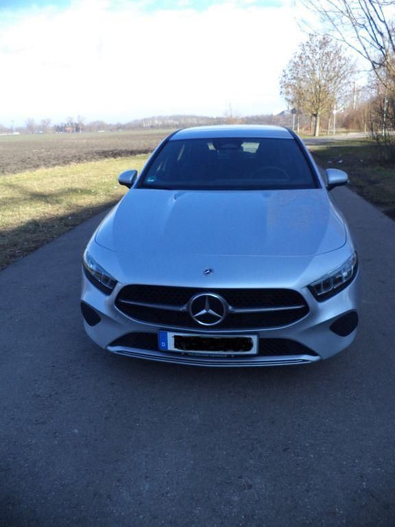 Gebraucht Mercedes A200 163 PS (119 kW) 2023 Silber Limousine