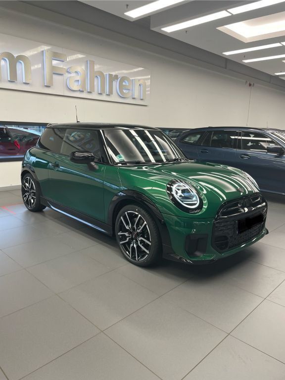 Grün Gebraucht 2024 Mini John Cooper Works Kleinwagen | 35.990 € (Fairer Preis) - Bild 1/4