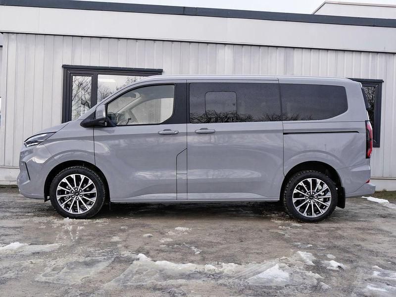 Neu Ford Tourneo Titanium X 170 PS (125 kW) 2026 Grau Van / Kleinbus