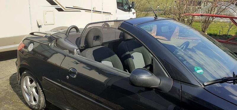 Gebraucht Peugeot 206 CC 109 PS (80 kW) 2005 Schwarz Cabrio