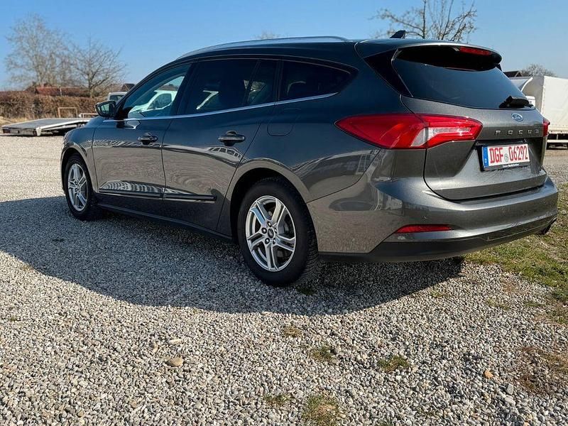 Gebraucht Ford Focus Cool & Connect 120 PS (88 kW) 2020 Grau Limousine
