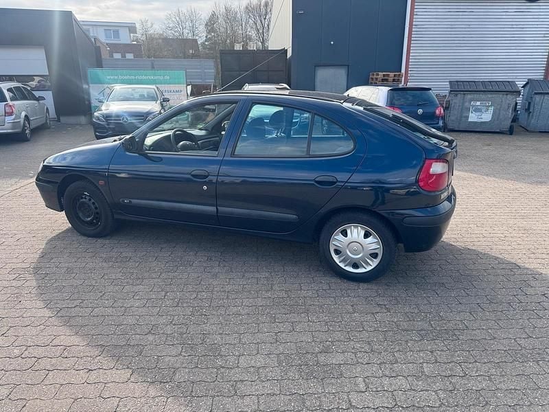 Gebraucht Renault Mégane 95 PS (69 kW) 2000 Blau Kleinwagen