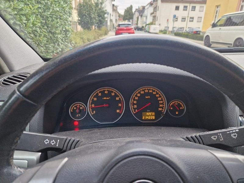 Grau Gebraucht 2008 Opel Vectra Kombi | 2.800 € (Fairer Preis) - Bild 1/4