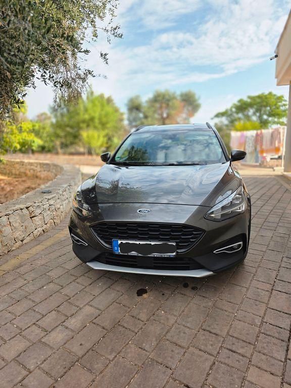 Grau Gebraucht 2019 Ford Focus Active Limousine | 16.999 € (Fairer Preis) - Bild 1/4