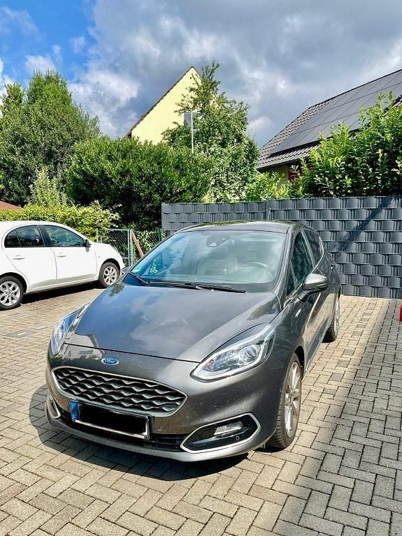 Grau Gebraucht 2018 Ford Fiesta Vignale Kleinwagen | 14.500 € (Fairer Preis) - Bild 1/4