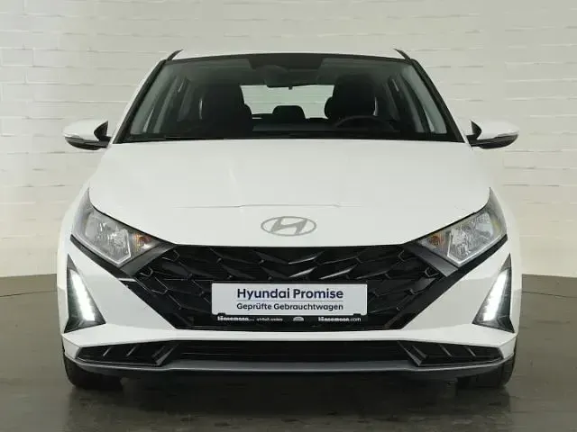 Gebraucht Hyundai i20 Trend 101 PS (74 kW) 2025 Weiss Kleinwagen
