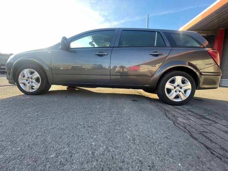 Gebraucht Opel Astra 116 PS (85 kW) 2012 Grau Kombi