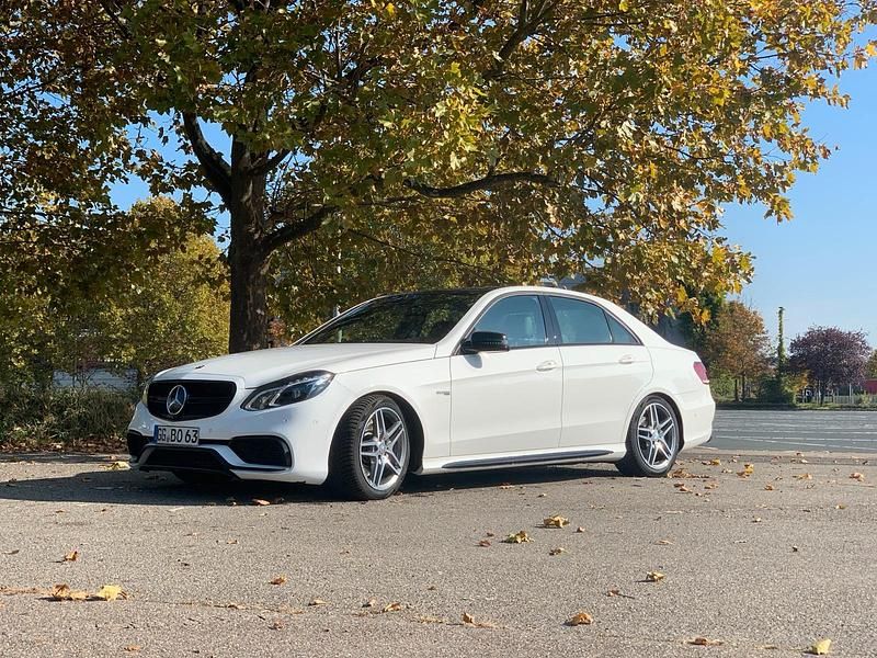 Weiß Gebraucht 2014 Mercedes E63S AMG Limousine | 18.900 € - Bild 1/4