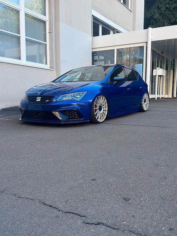 Blau Gebraucht 2018 Cupra Leon Coupé | 26.999 € (Teuer) - Bild 1/2