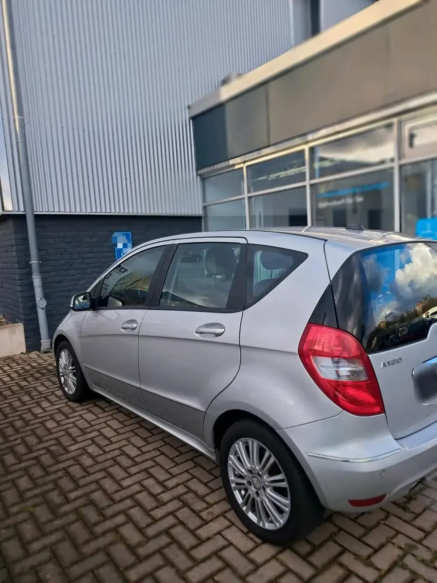 Gebraucht Mercedes A180 109 PS (80 kW) 2009 Silber Kleinwagen