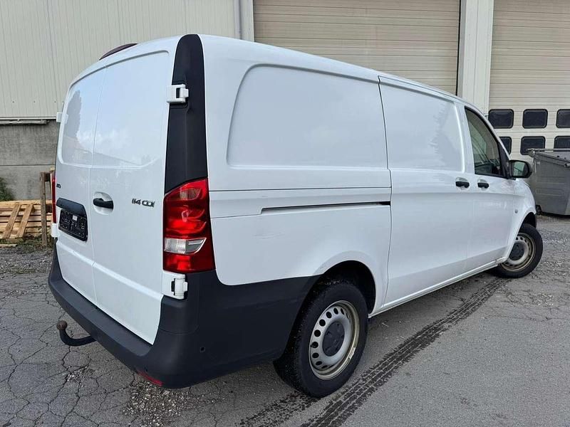 Second-hand Mercedes Vito 136 CP (100 kW) 2023 Alb Van