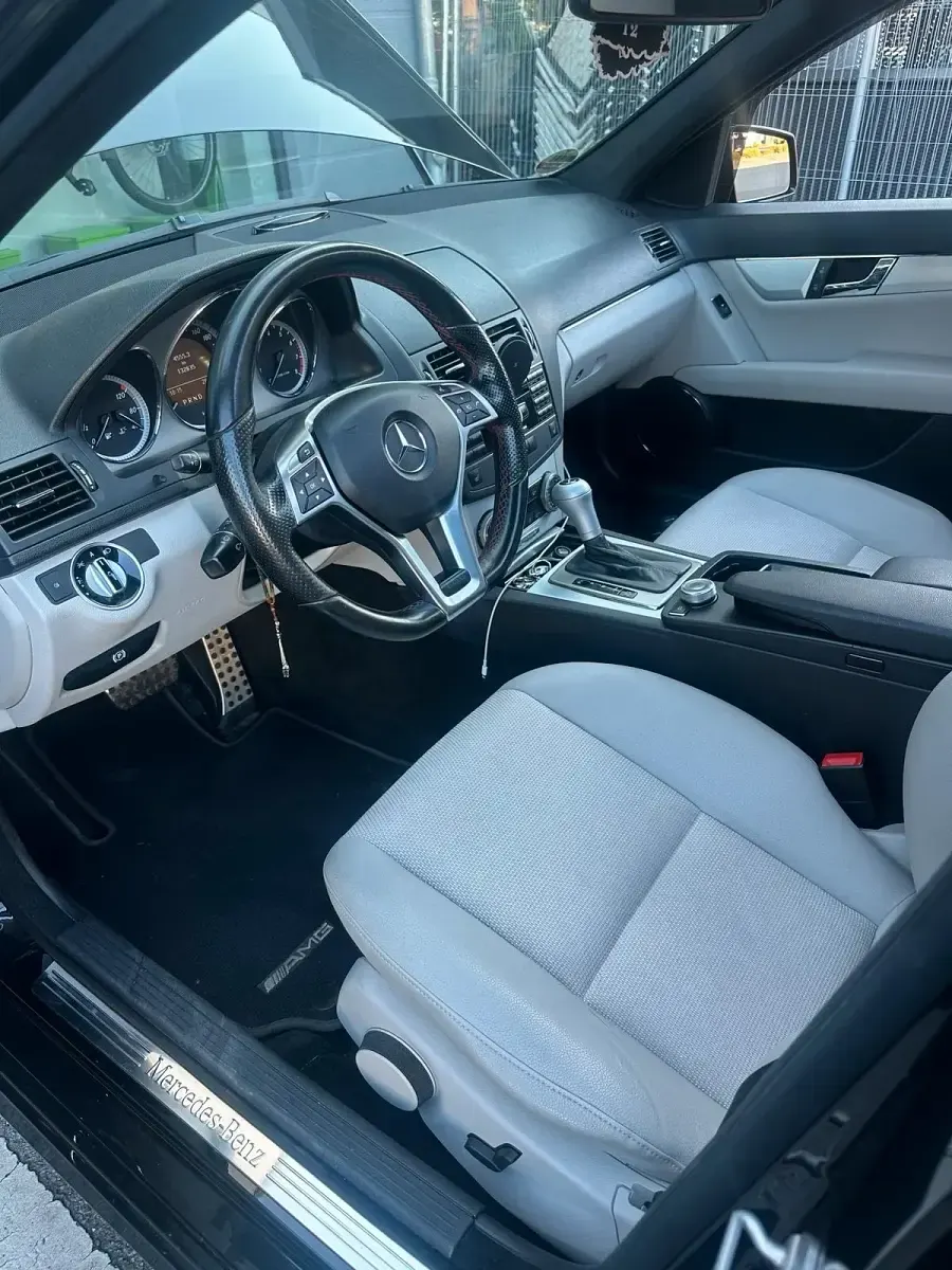 Gebraucht Mercedes C250 AMG line 204 PS (150 kW) 2010 Schwarz Limousine