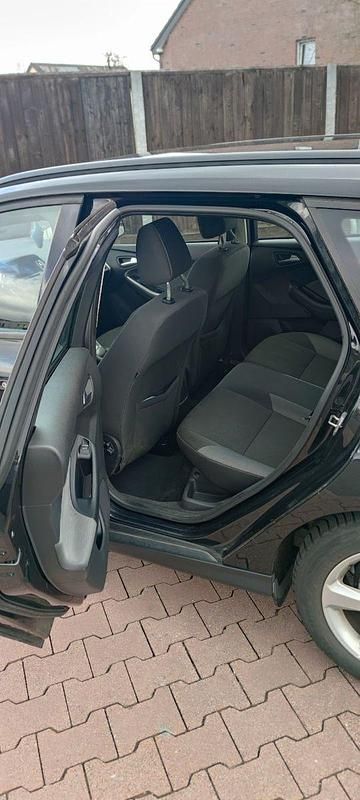 Gebraucht Ford Focus Trend 116 PS (85 kW) 2012 Schwarz Kombi