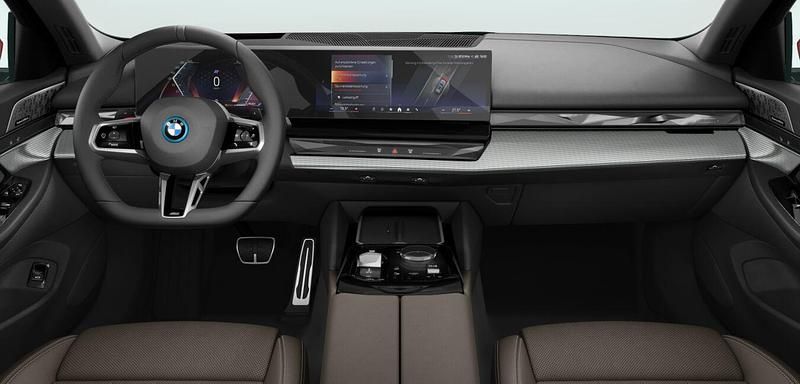 Gebraucht BMW 550e Comfort Edition 177 PS (130 kW) 2025 Rot Kombi