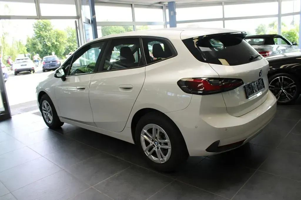 Gebraucht BMW 218 Active Tourer 150 PS (110 kW) 2024 Weiß Van / Kleinbus