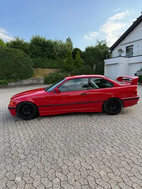Gebraucht BMW 323 Basis 170 PS (125 kW) 1995 Rot Coupé