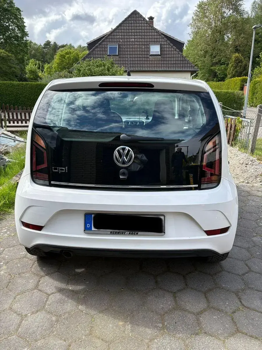 Usado VW up! high up! 90 CV (66 kW) 2018 Blanco Utilitario