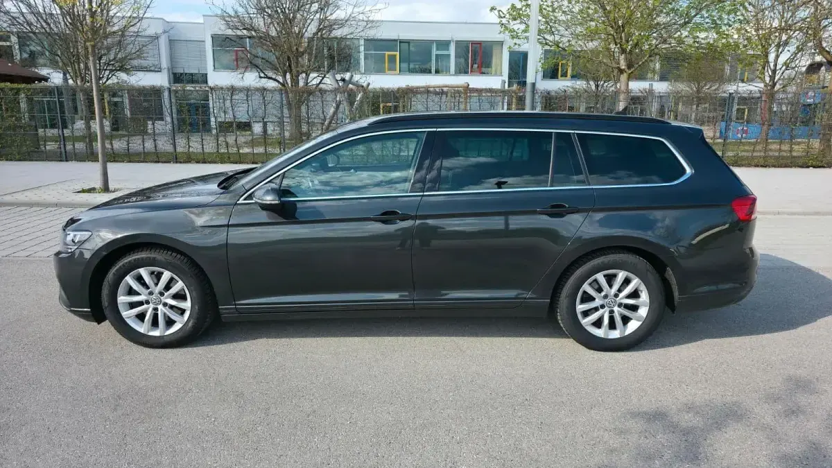 Gebraucht VW Passat 150 PS (110 kW) 2019 Grau Kombi