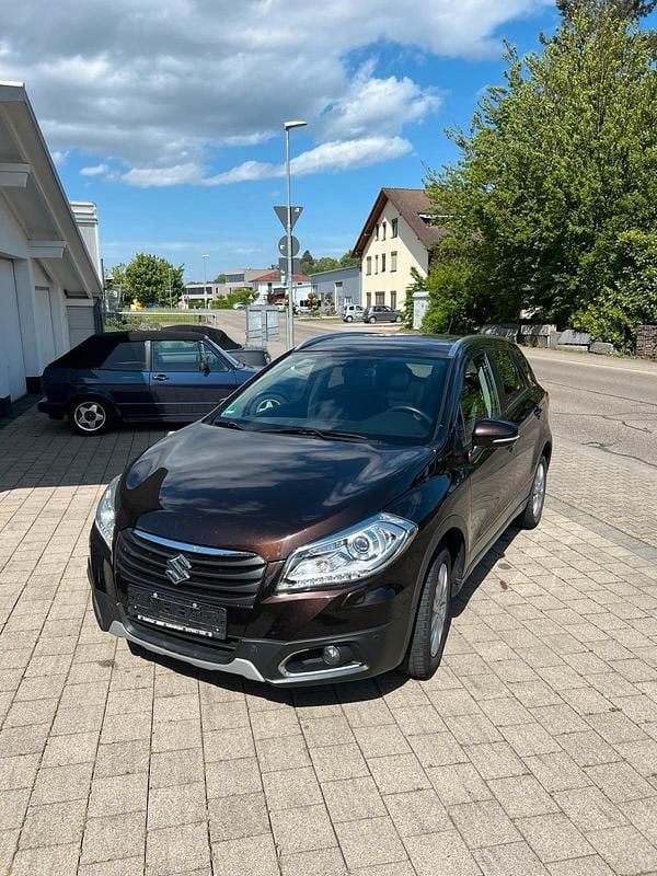 Braun Gebraucht 2014 Suzuki SX4 SUV | 11.490 € - Bild 1/4