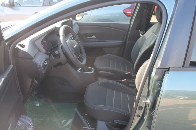 Gebraucht Dacia Jogger Expression 110 PS (80 kW) 2024 Grün Van / Kleinbus