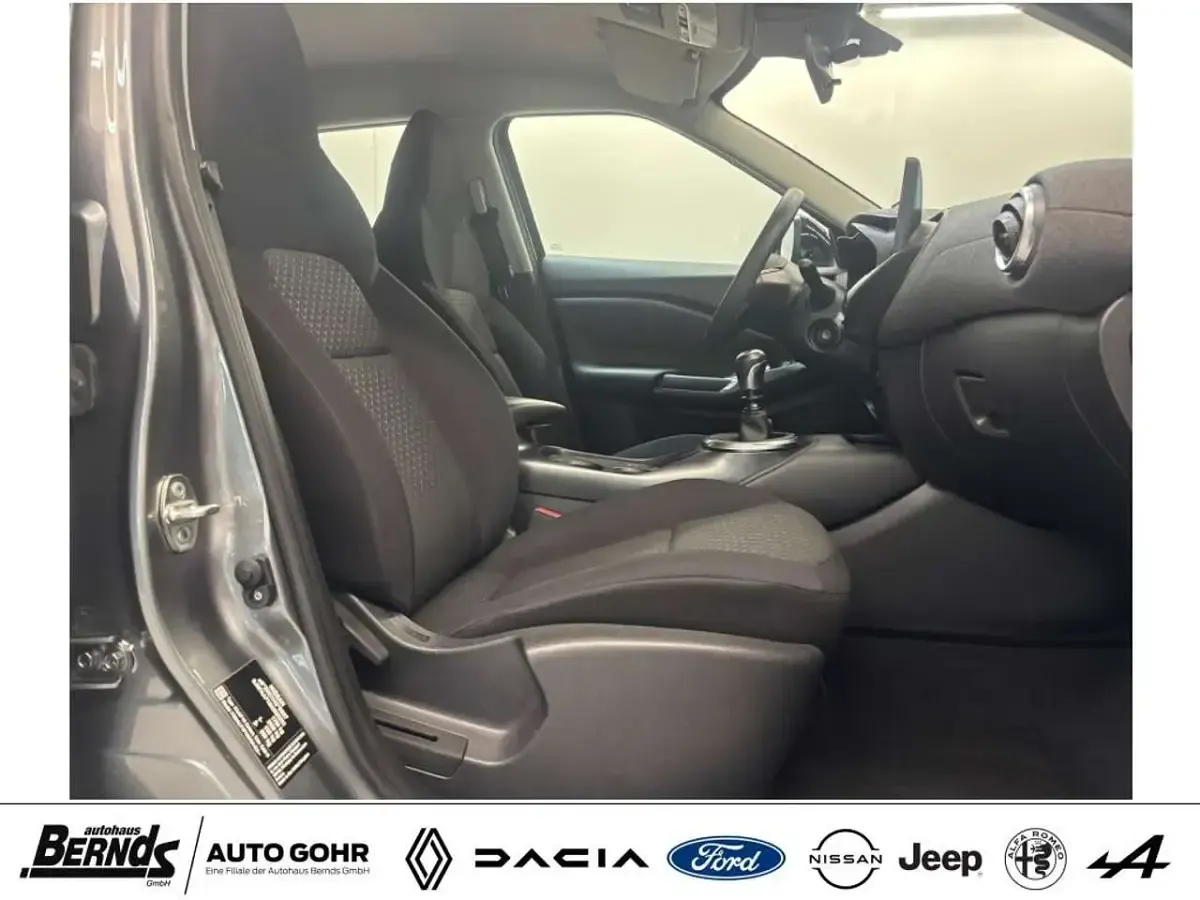 Second-hand Nissan Juke N-Connecta 114 CP (83 kW) 2024 Gri SUV