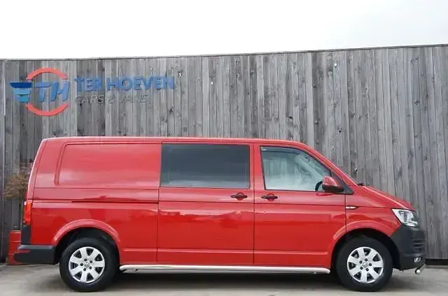 Gebraucht VW T6 150 PS (110 kW) 2019 Rot Van