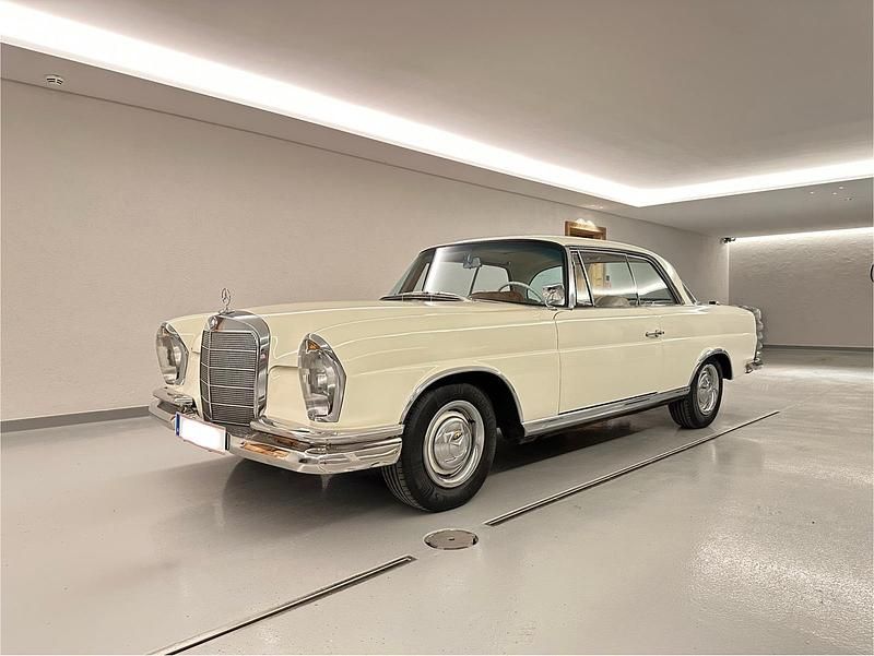 Weiß Gebraucht 1964 Mercedes W111 SE Coupé | 59.980 € - Bild 1/4
