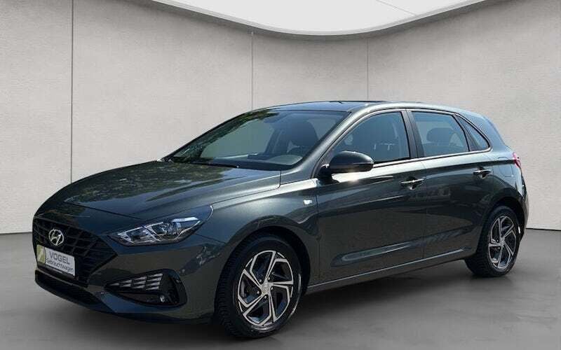 Grau Gebraucht 2023 Hyundai i30 Trend Limousine | 17.880 € (Fairer Preis) - Bild 1/2