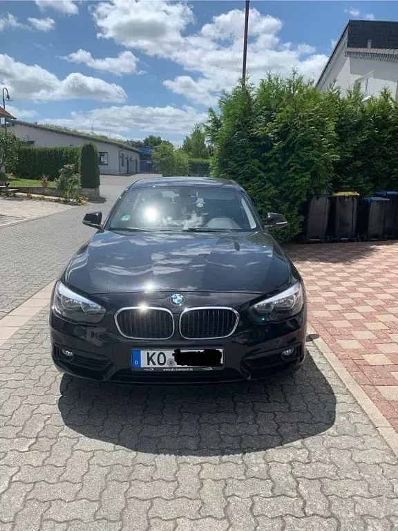 Gebraucht BMW 116 Advantage 109 PS (80 kW) 2018 Schwarz Kleinwagen