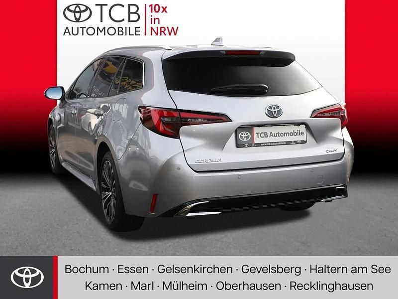 Gebraucht Toyota Corolla 140 PS (102 kW) 2025 Shimmering silver Limousine