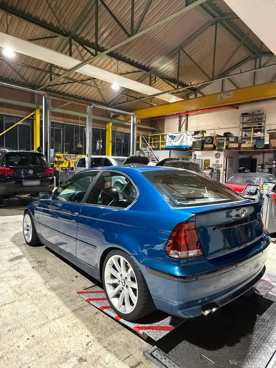Gebraucht BMW 325 192 PS (141 kW) 2001 Blau Coupé