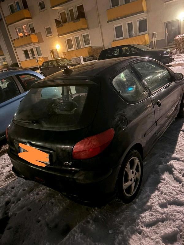 Schwarz Gebraucht 2002 Peugeot 206 Kleinwagen | 900 € (Fairer Preis) - Bild 1/4