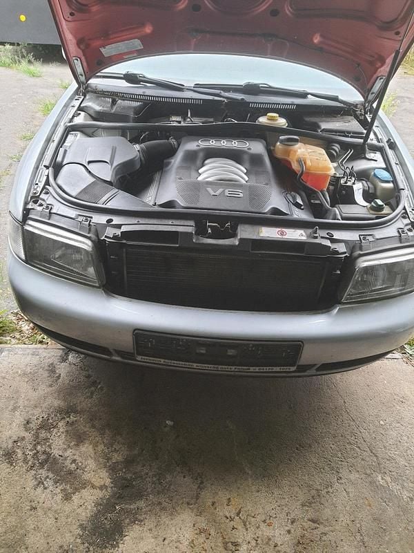 Silber Gebraucht 1998 Audi A4 Kombi | 600 € (Superpreis) - Bild 1/4
