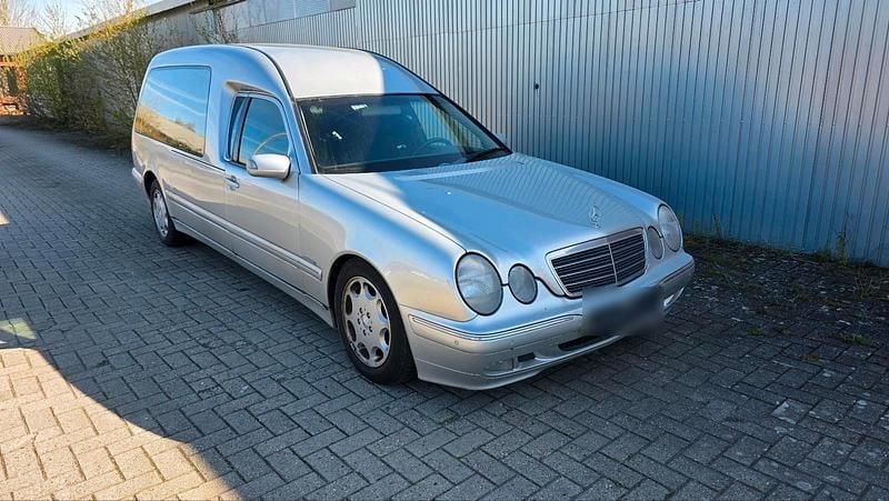 Gebraucht Mercedes E270 170 PS (125 kW) 2001 Silber Limousine