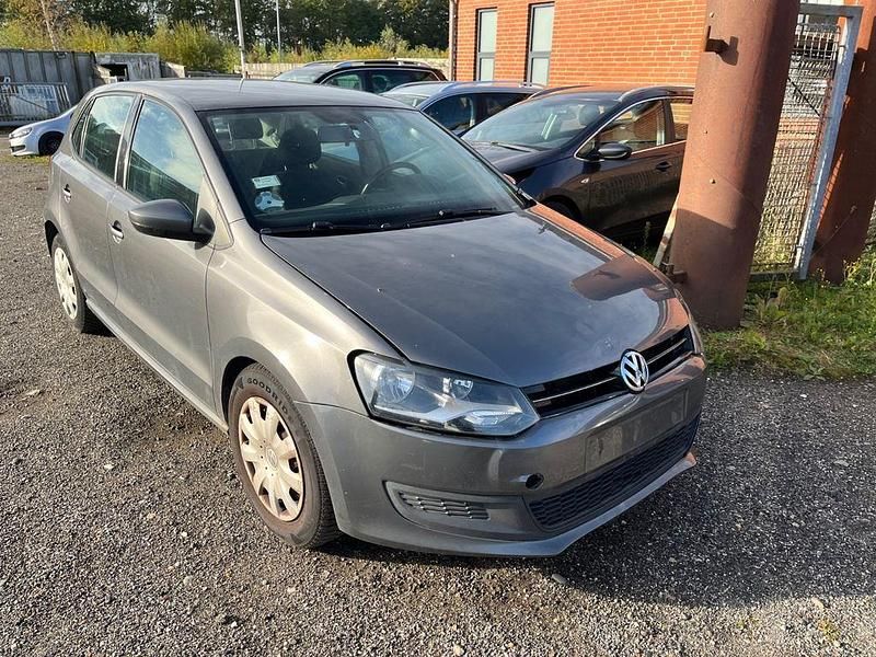 Grau Gebraucht 2012 VW Polo Comfortline Limousine | 1.950 € (Guter Preis) - Bild 1/4