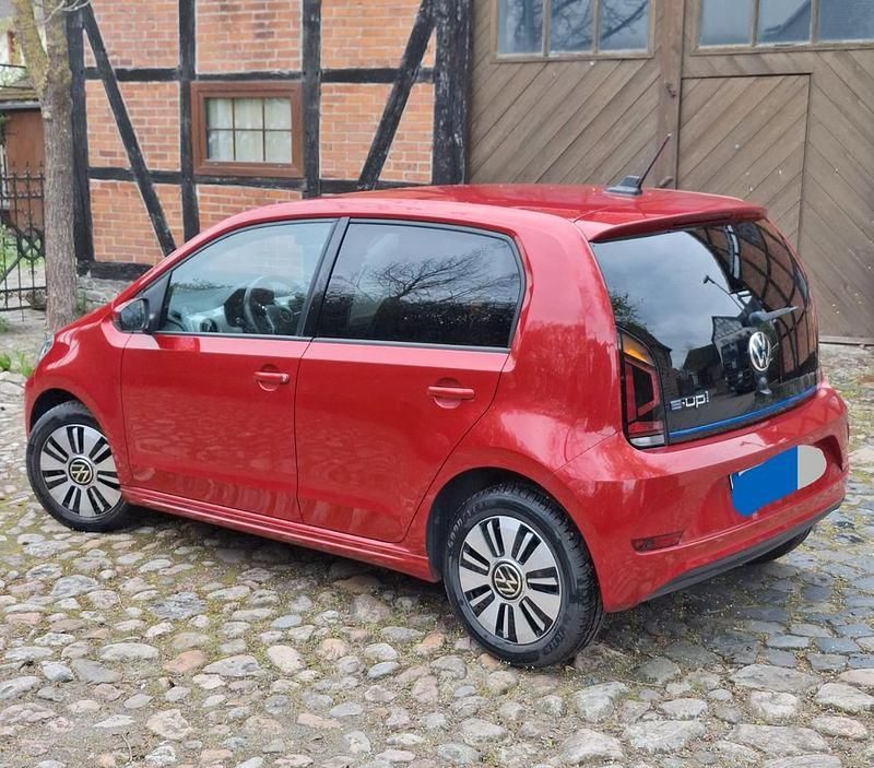 Second-hand VW e-up! Style 61 kW (83 CP) 2021 Roșu Hatchback