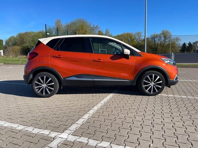 Używany Renault Captur Luxe 90 KM (66 kW) 2015 Pomarańczowy SUV