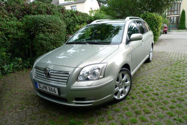 Grün metallic Gebraucht 2006 Toyota Avensis Executive Kombi | 9.600 € - Bild 1/2