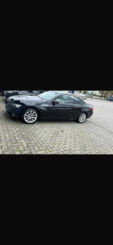 Gebraucht BMW 320 163 PS (119 kW) 2009 Schwarz Coupé