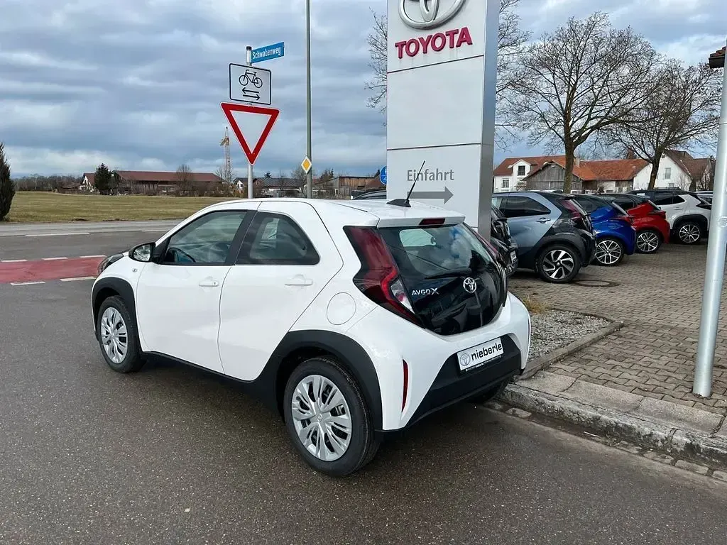 Gebraucht Toyota Aygo X X-play 72 PS (52 kW) 2024 Weiß SUV