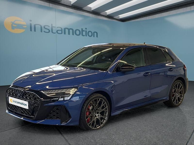 Blau Gebraucht 2025 Audi RS3 Sportback Kleinwagen | 78.499 € - Bild 1/4