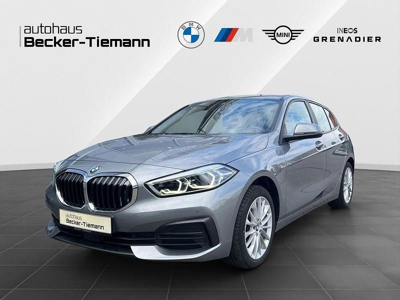 Skyscraper grau Gebraucht 2022 BMW 118 Advantage Kleinwagen | 23.887 € (Fairer Preis) - Bild 1/4