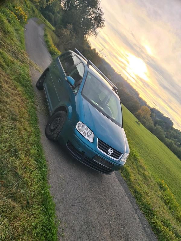 Blau Gebraucht 2004 VW Touran Van / Kleinbus | 1.899 € (Fairer Preis) - Bild 1/4