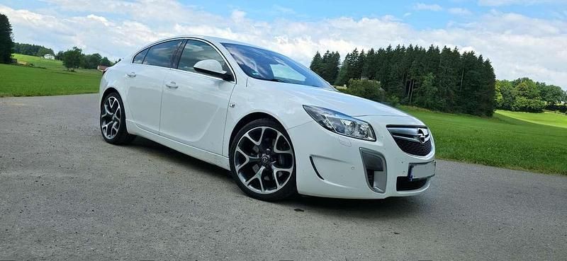 Weiß Gebraucht 2013 Opel Insignia OPC Limousine | 11.990 € (Fairer Preis) - Bild 1/4
