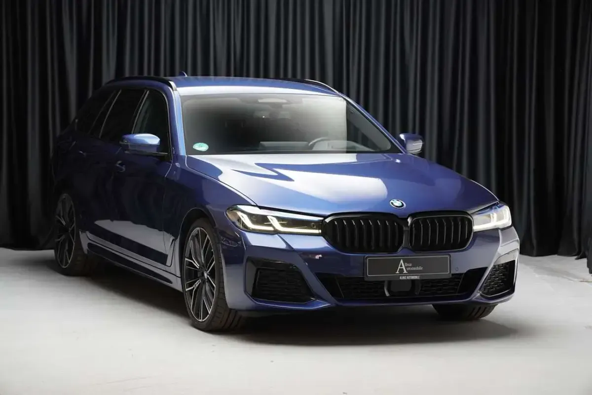 Gebraucht BMW 530e M Sport 292 PS (214 kW) 2021 Phytonicblau Kombi