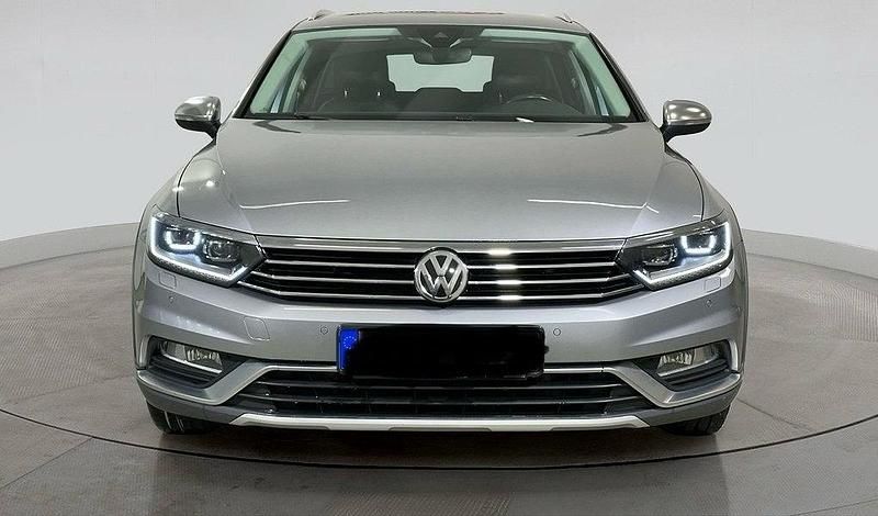 Silber Gebraucht 2019 VW Passat Alltrack Kombi | 14.500 € (Fairer Preis) - Bild 1/4