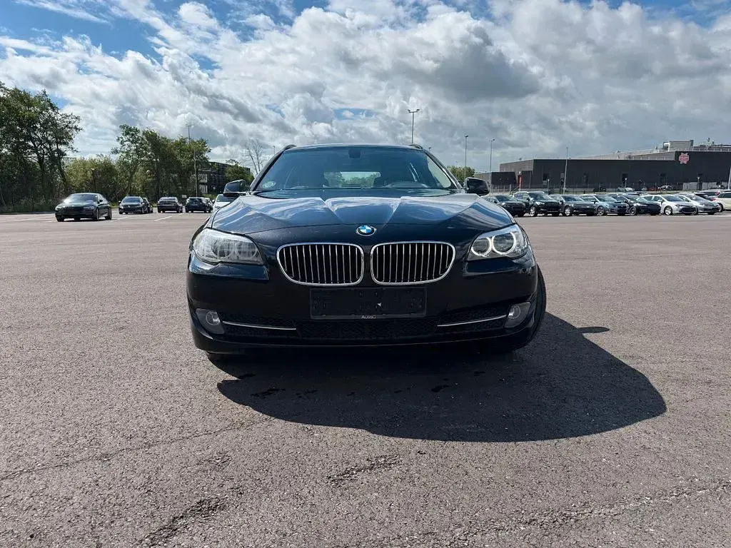 Gebraucht BMW 520 Sport Line 184 PS (135 kW) 2012 Schwarz Kombi